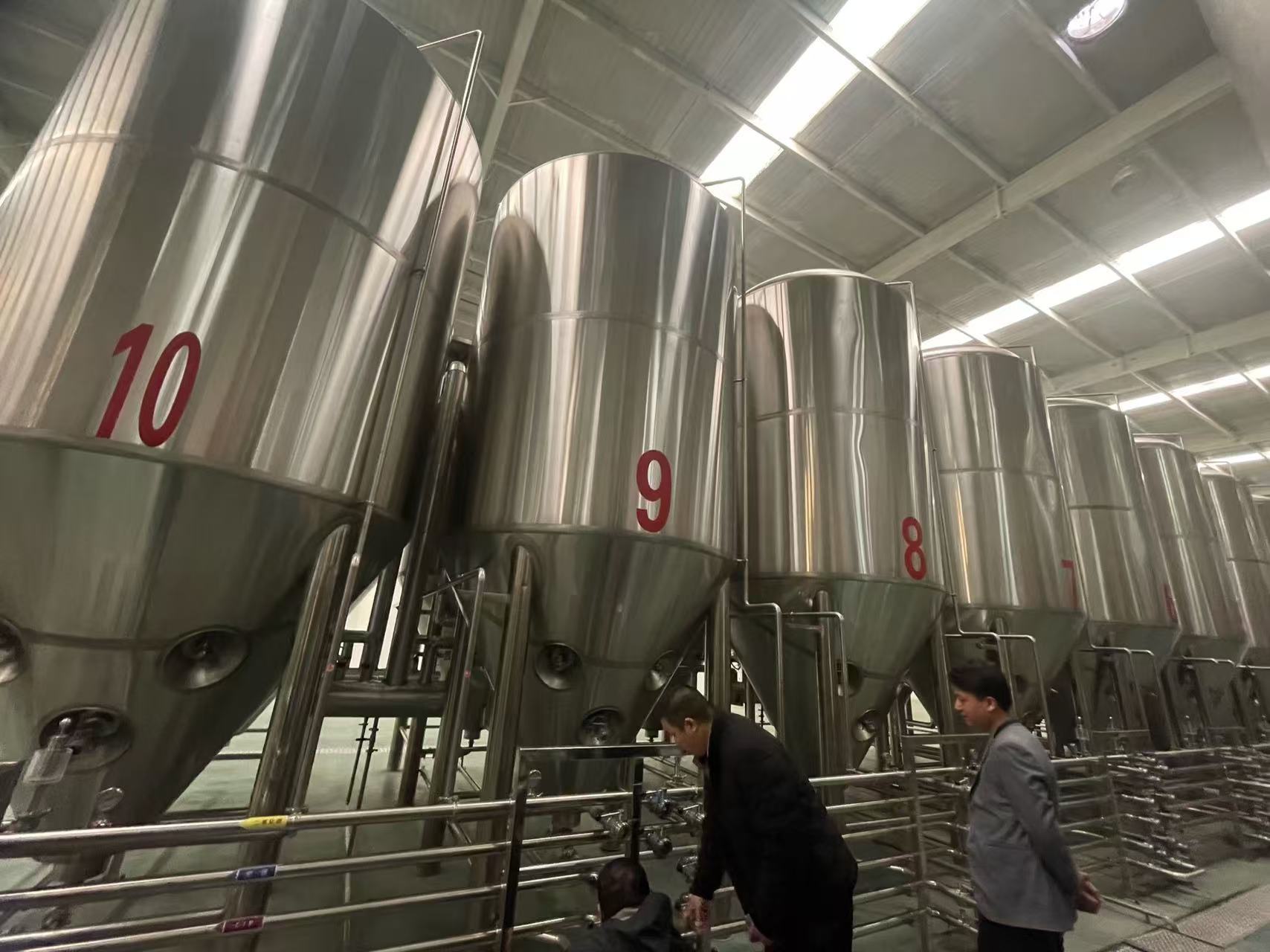 开封精酿啤酒设备厂—平面布置、设备设计、制造、调试、培训等一条龙服务